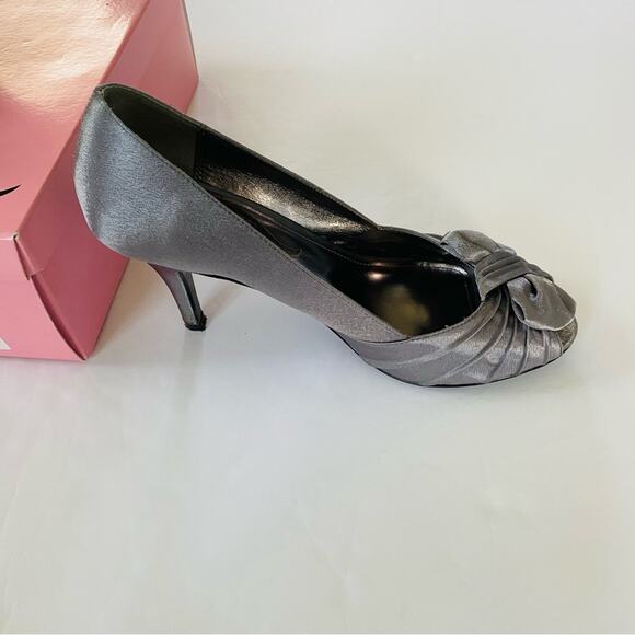 Nina | Futura Pewter Peep Toe Bow High Heels GUC 8 - Picture 4 of 10
